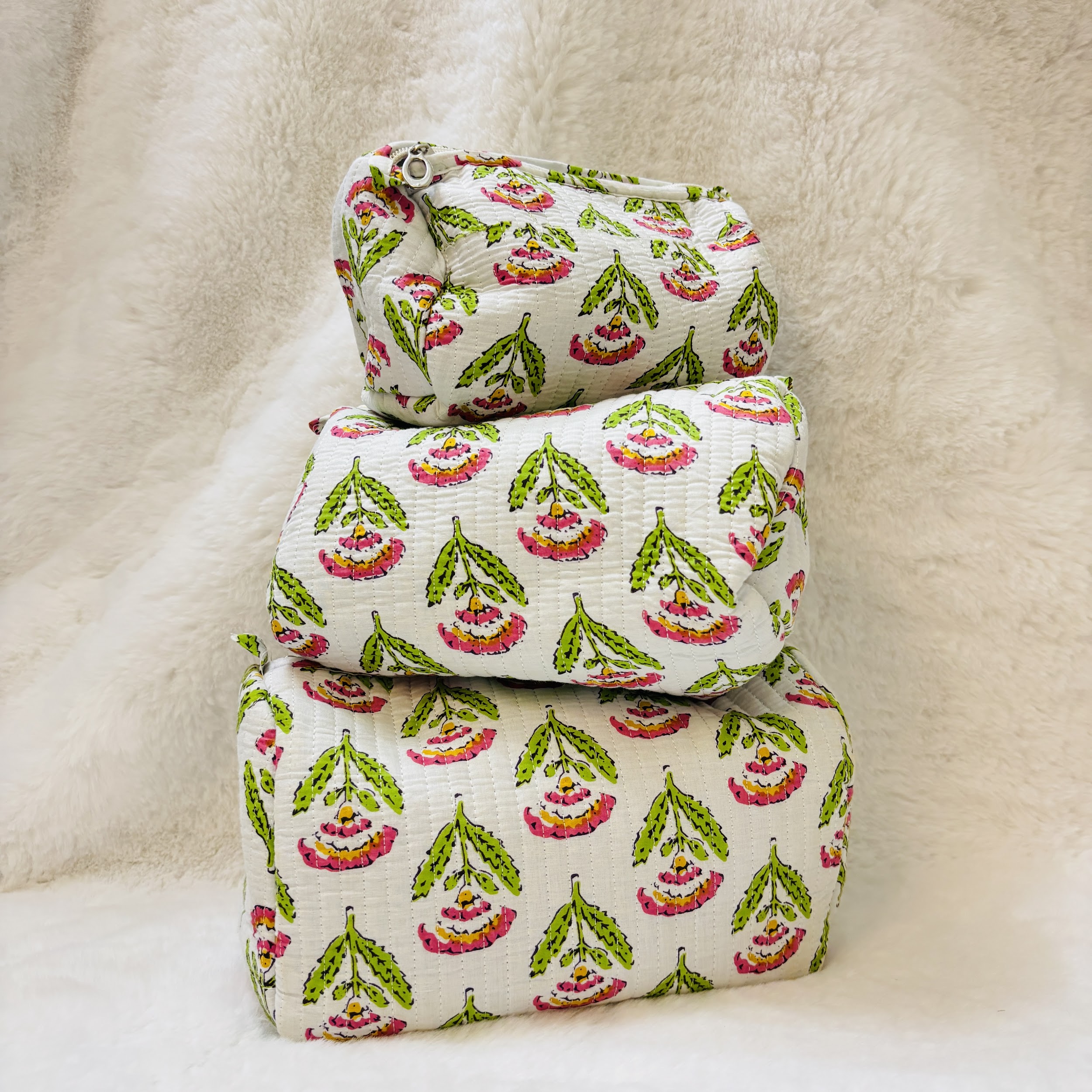 Beautiful & Practical 3 Pc Quilted Wash Bag | Makeup | Stationery ✨✨